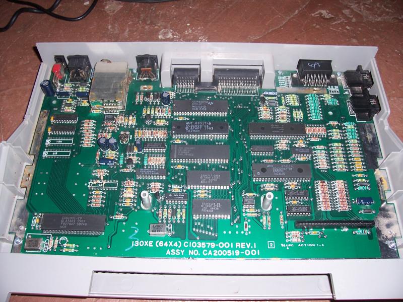Interior del ordenador Atari 65XE