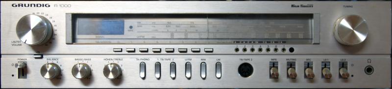 Vista frontal del sintonizador Grundig R1000