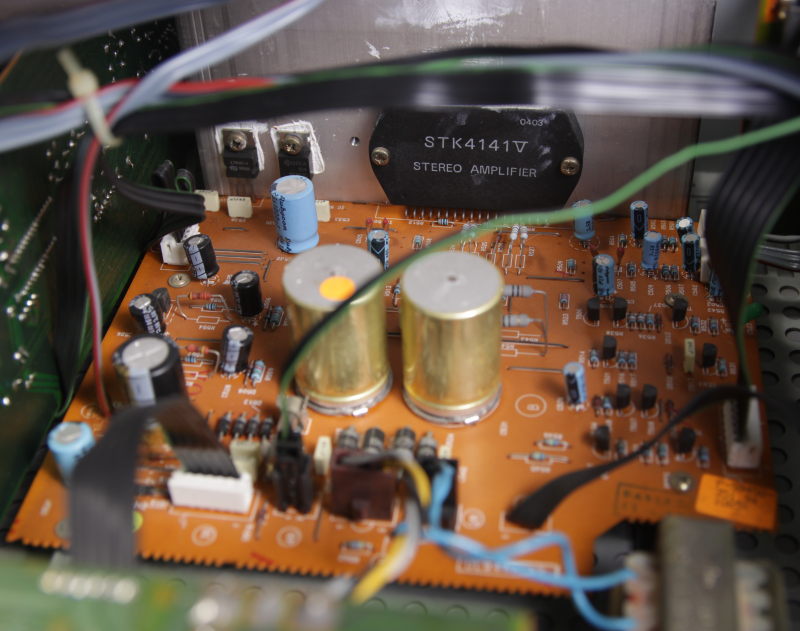 Interior del amplificador Philips FA261